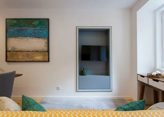 Charming Terrace - Liberdade Apartment